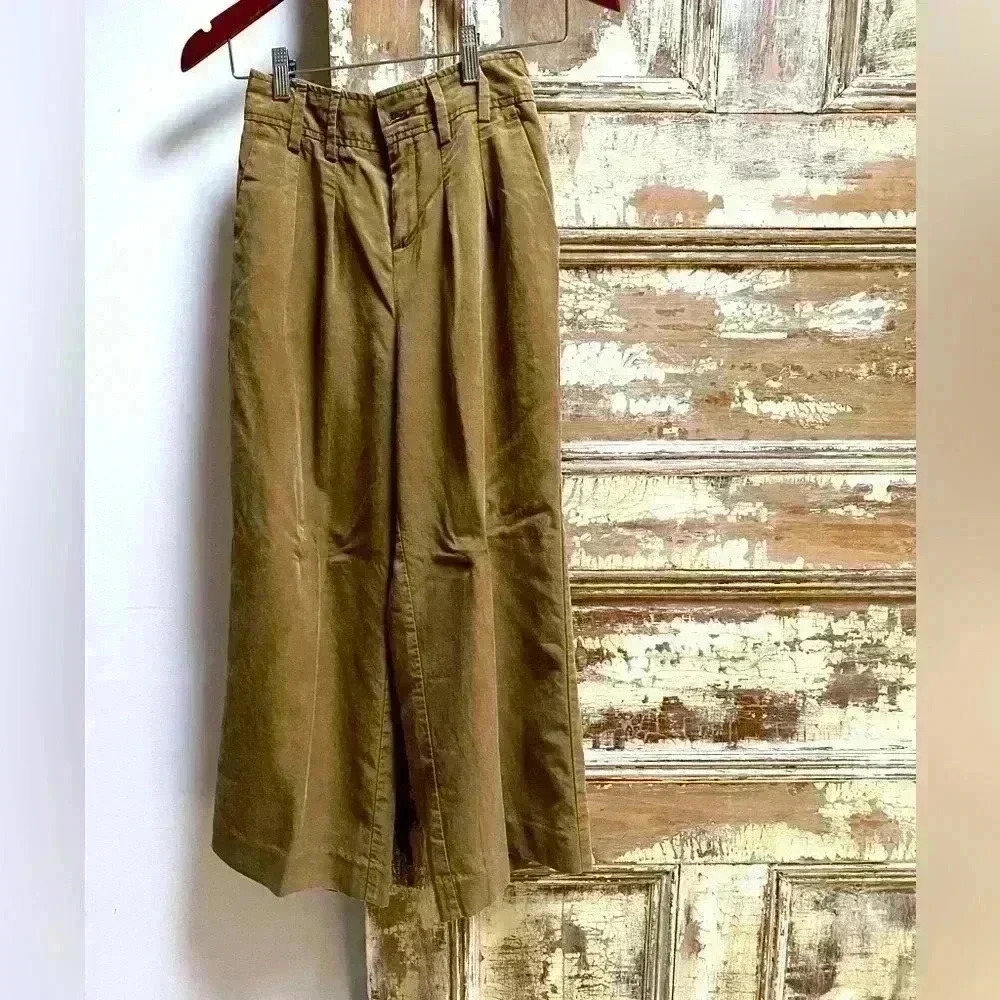 Banana Republic soft granola khaki fabric wide leg capris, 2P